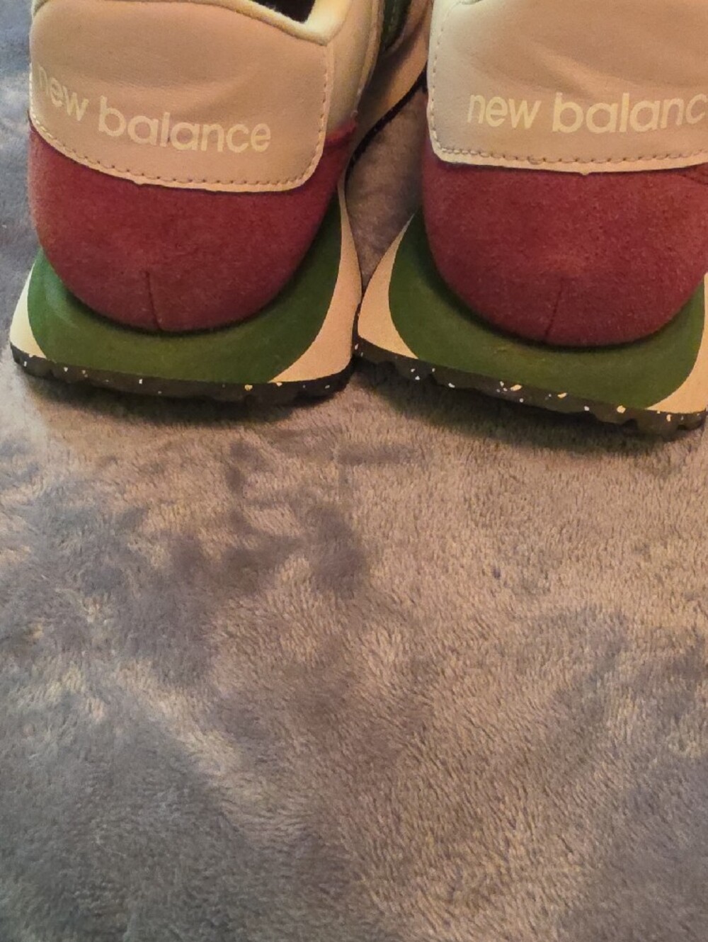 New Balance Women's Pink and Green Classic Runner - Picture 7 of 7
